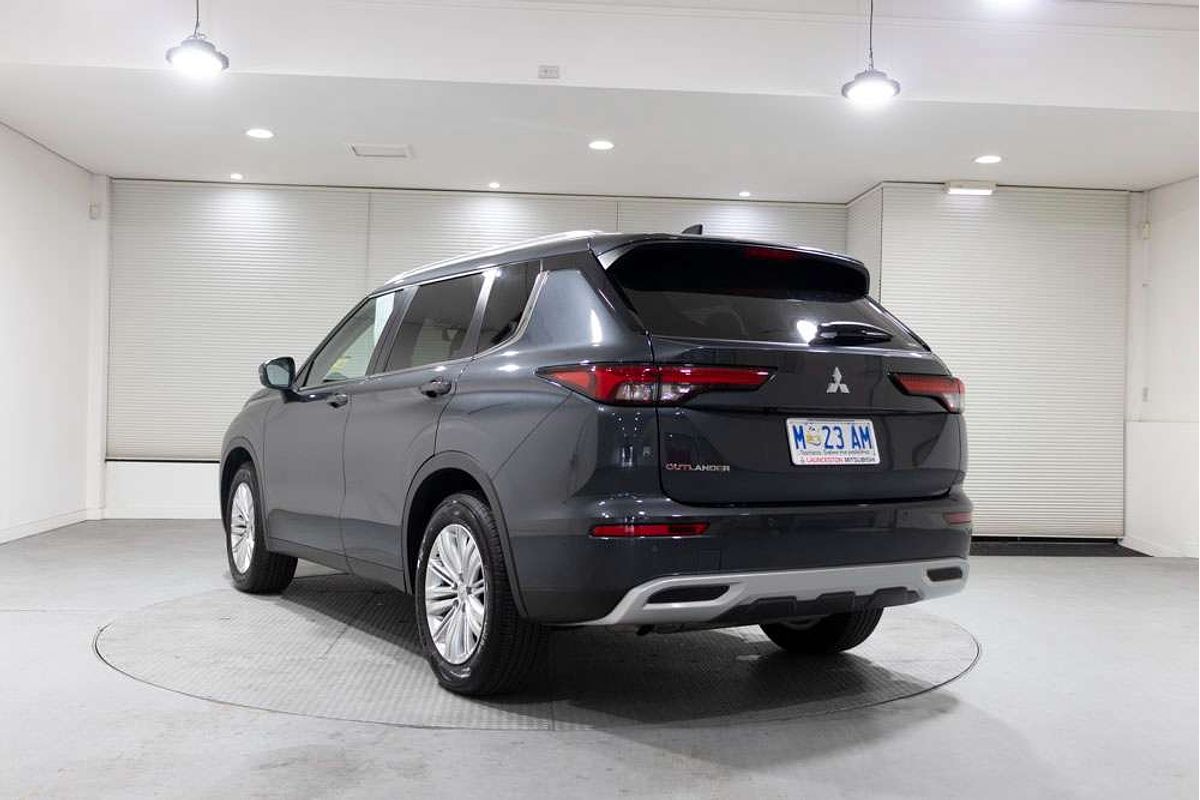 2024 Mitsubishi Outlander LS ZM