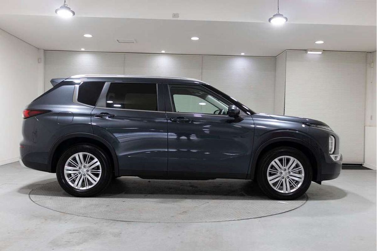 2024 Mitsubishi Outlander LS ZM