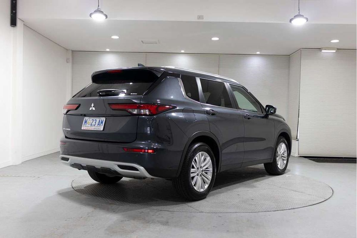 2024 Mitsubishi Outlander LS ZM
