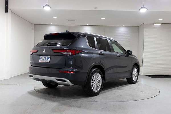 2024 Mitsubishi Outlander LS ZM
