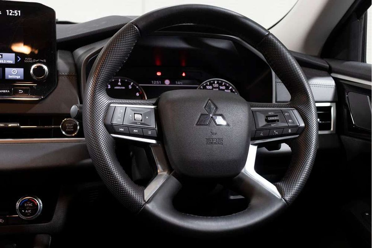 2024 Mitsubishi Outlander LS ZM