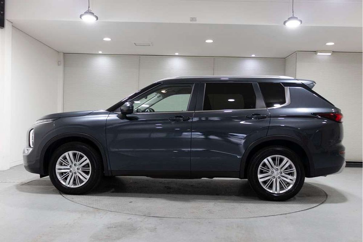 2024 Mitsubishi Outlander LS ZM