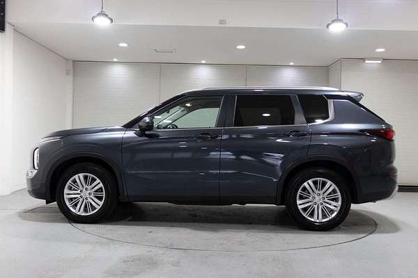 2024 Mitsubishi Outlander LS ZM