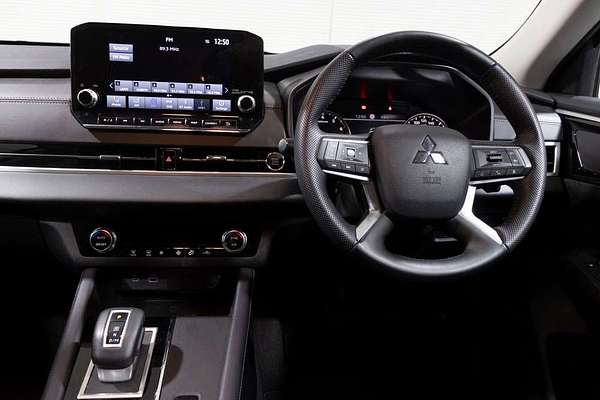 2024 Mitsubishi Outlander LS ZM