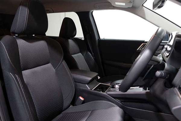 2024 Mitsubishi Outlander LS ZM
