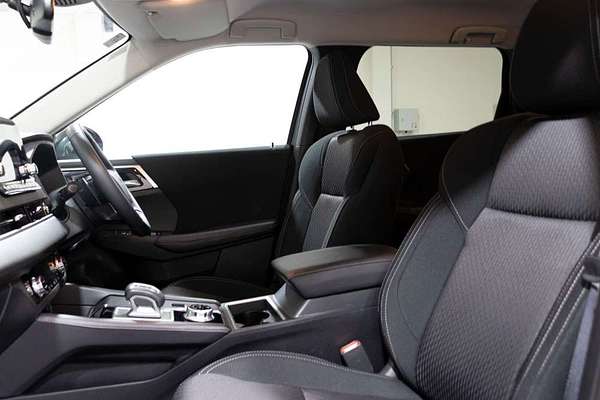 2024 Mitsubishi Outlander LS ZM