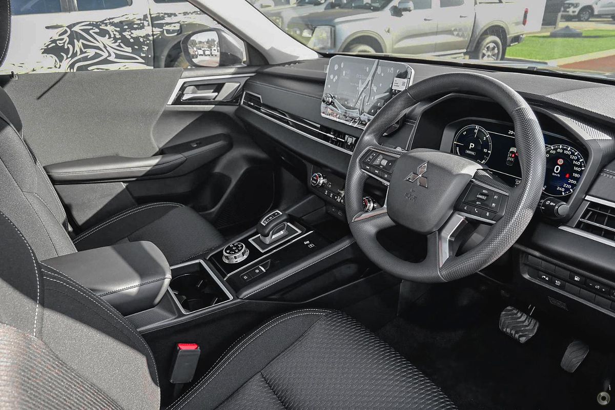 2024 Mitsubishi Outlander PHEV ES ZM