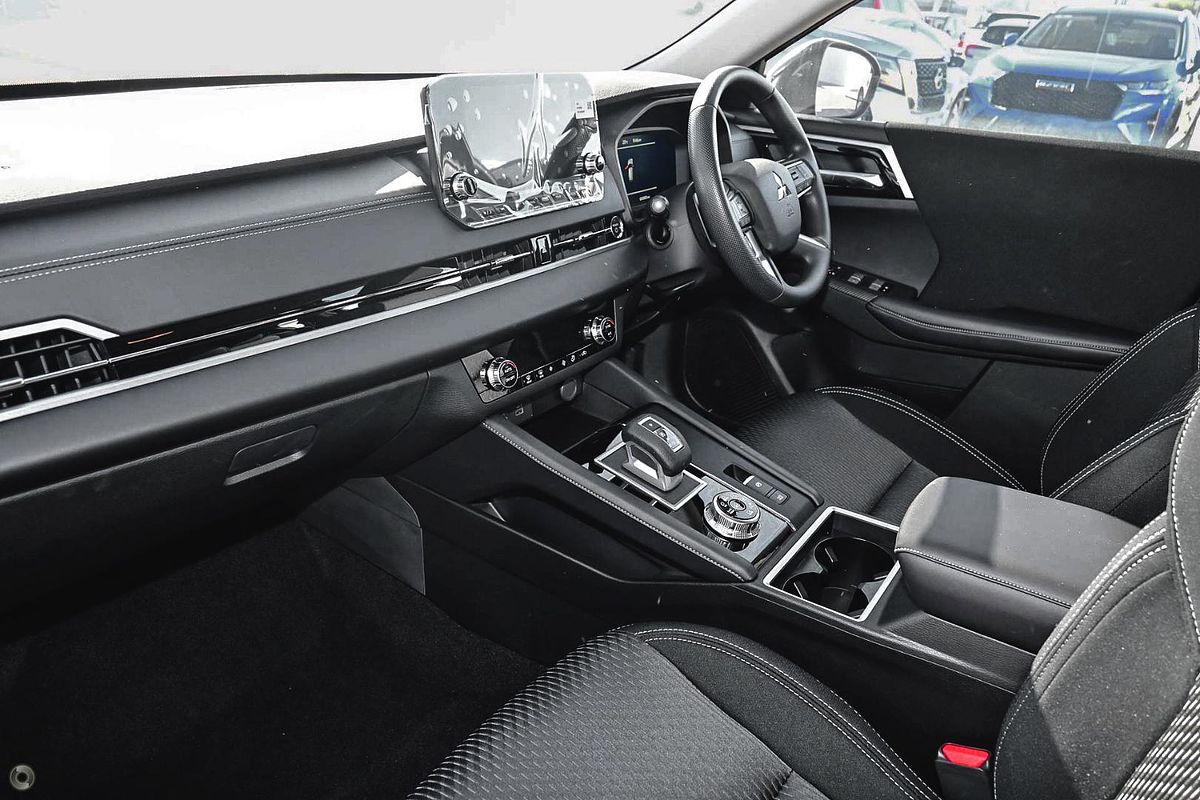 2024 Mitsubishi Outlander PHEV ES ZM