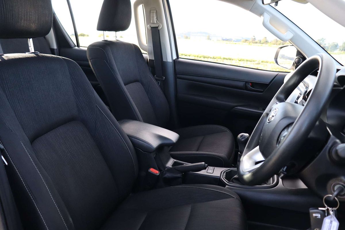 2024 Toyota Hilux SR GUN126R 4X4