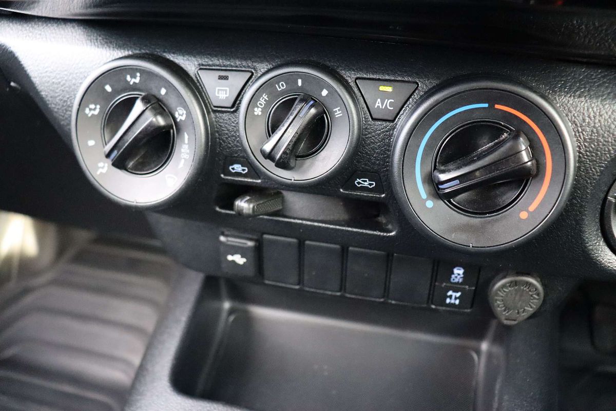 2024 Toyota Hilux SR GUN126R 4X4