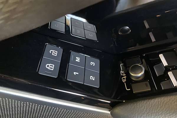 2021 Land Rover Range Rover Velar P250 R-Dynamic SE L560