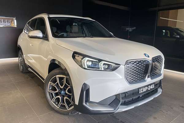 2024 BMW iX1 eDrive20 xLine U11