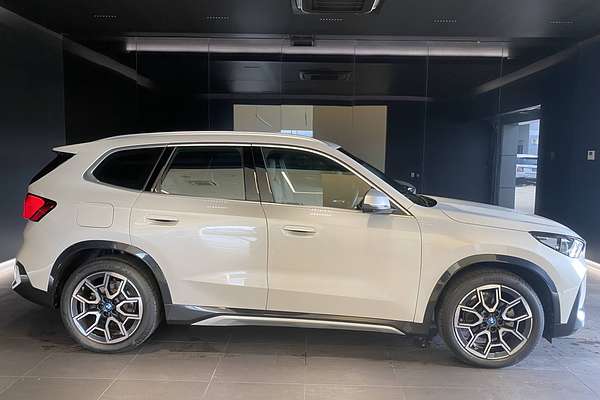 2024 BMW iX1 eDrive20 xLine U11