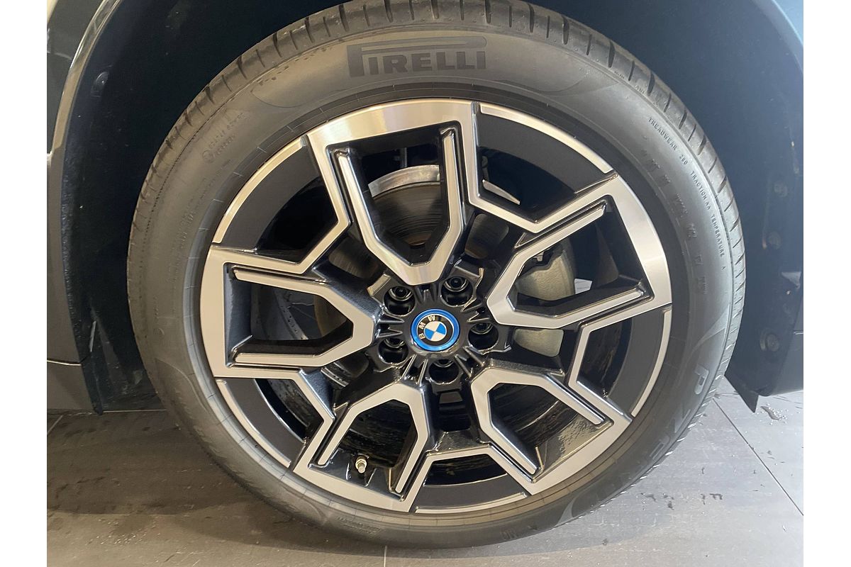 2024 BMW iX1 eDrive20 xLine U11