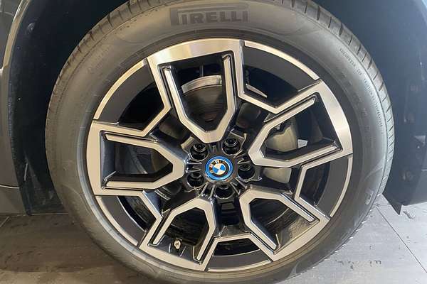 2024 BMW iX1 eDrive20 xLine U11
