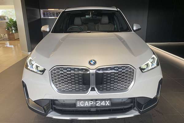 2024 BMW iX1 eDrive20 xLine U11