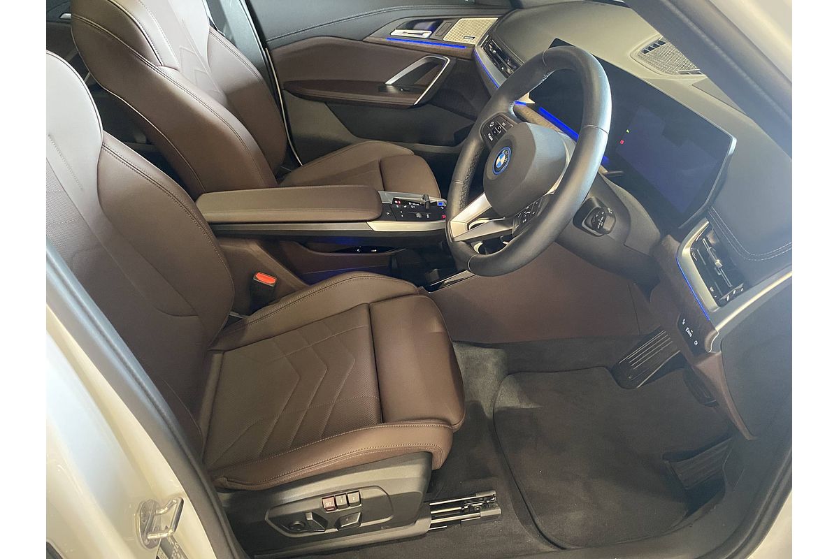 2024 BMW iX1 eDrive20 xLine U11