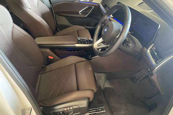 2024 BMW iX1 eDrive20 xLine U11