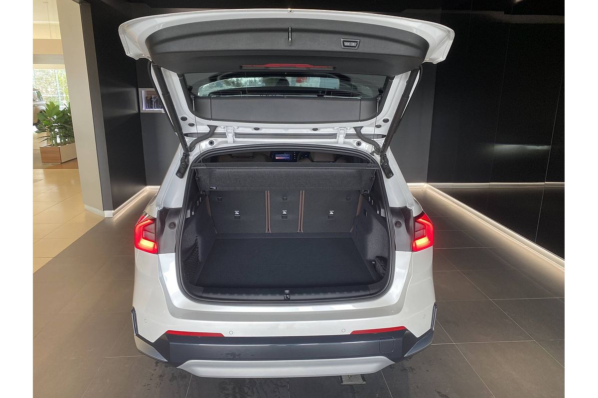 2024 BMW iX1 eDrive20 xLine U11
