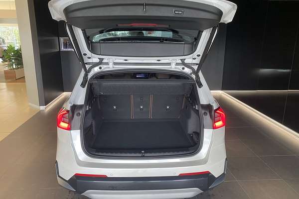 2024 BMW iX1 eDrive20 xLine U11