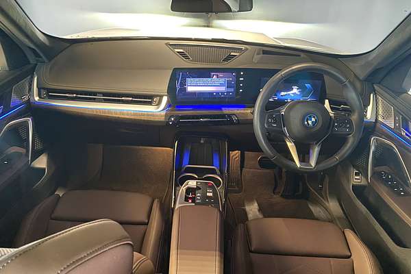2024 BMW iX1 eDrive20 xLine U11