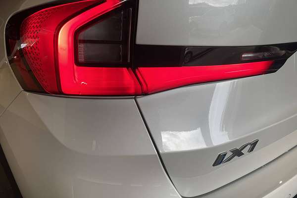2024 BMW iX1 eDrive20 xLine U11