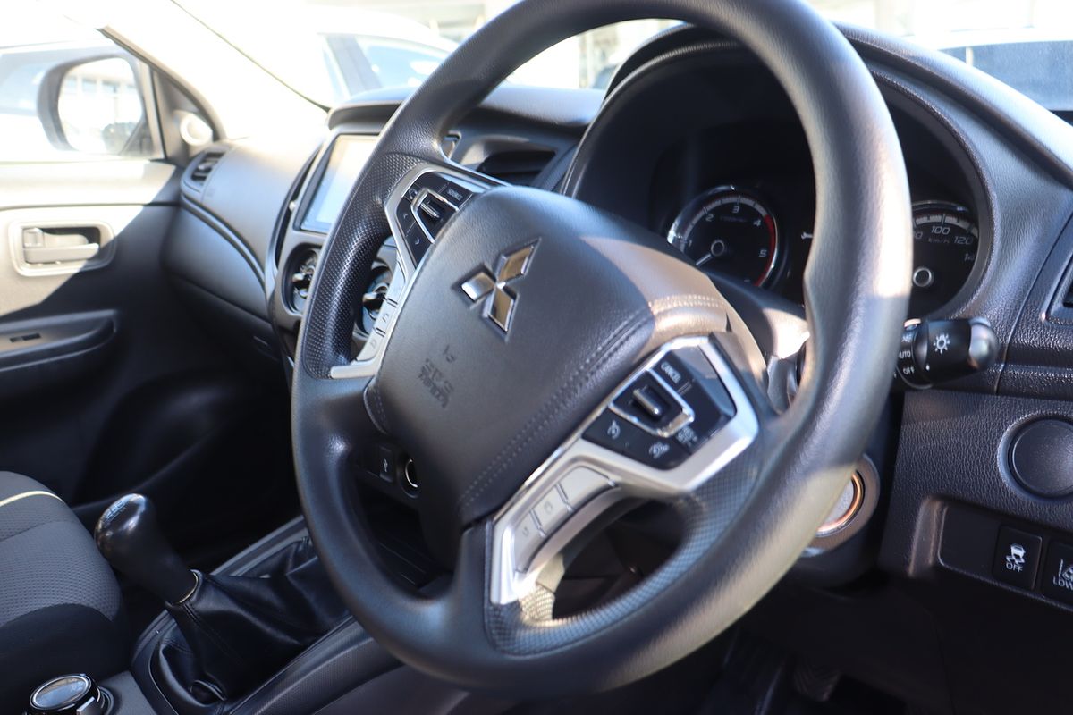 2022 Mitsubishi Triton GLX+ MR 4X4
