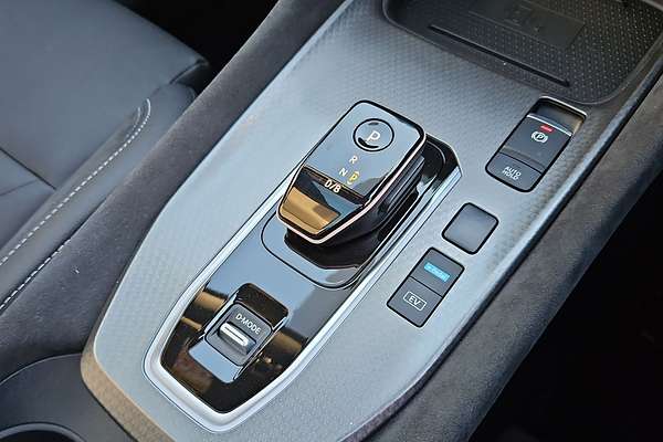2025 Nissan QASHQAI N-DESIGN e-POWER J12