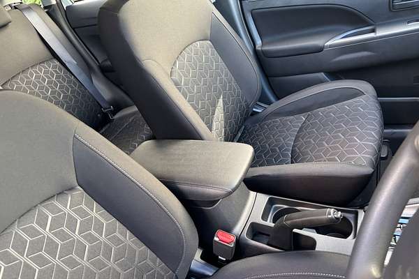 2025 Mitsubishi ASX ES XD
