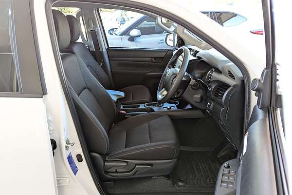 2024 Toyota Hilux SR GUN126R 4X4