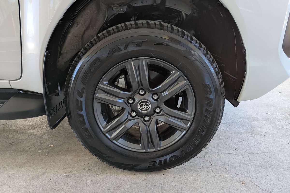 2024 Toyota Hilux SR GUN126R 4X4