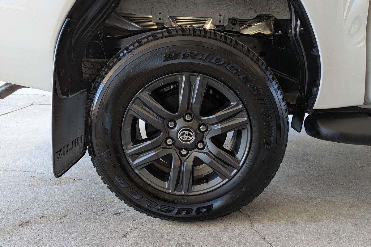2024 Toyota Hilux SR GUN126R 4X4