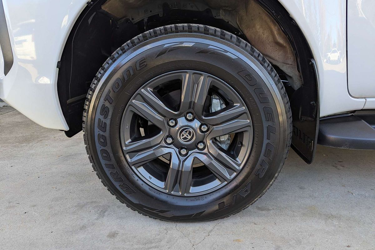 2024 Toyota Hilux SR GUN126R 4X4