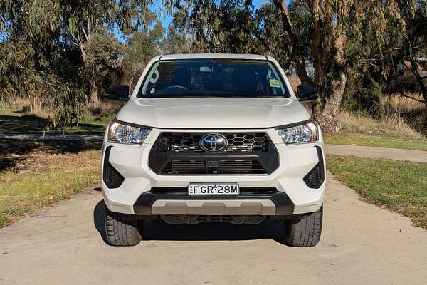 2024 Toyota Hilux SR GUN126R 4X4