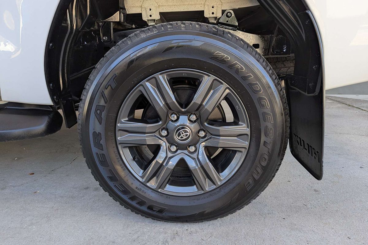 2024 Toyota Hilux SR GUN126R 4X4