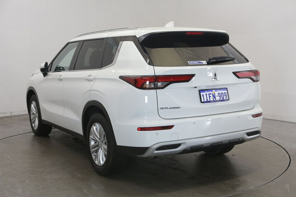 2024 Mitsubishi Outlander LS ZM