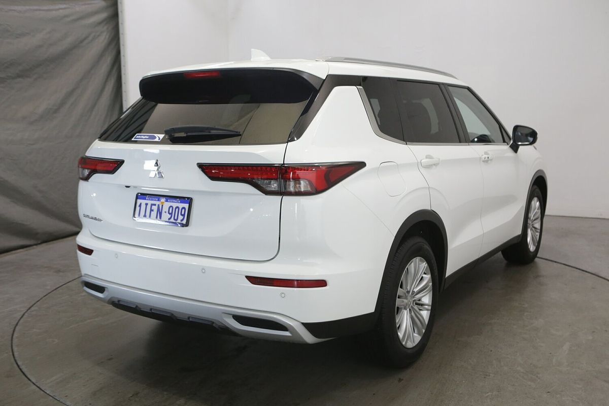 2024 Mitsubishi Outlander LS ZM