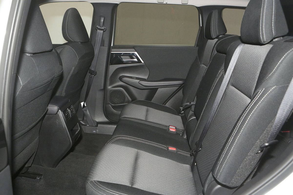 2024 Mitsubishi Outlander LS ZM