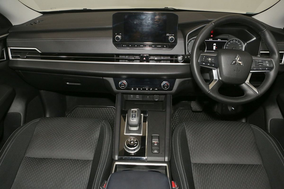 2024 Mitsubishi Outlander LS ZM