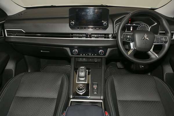 2024 Mitsubishi Outlander LS ZM
