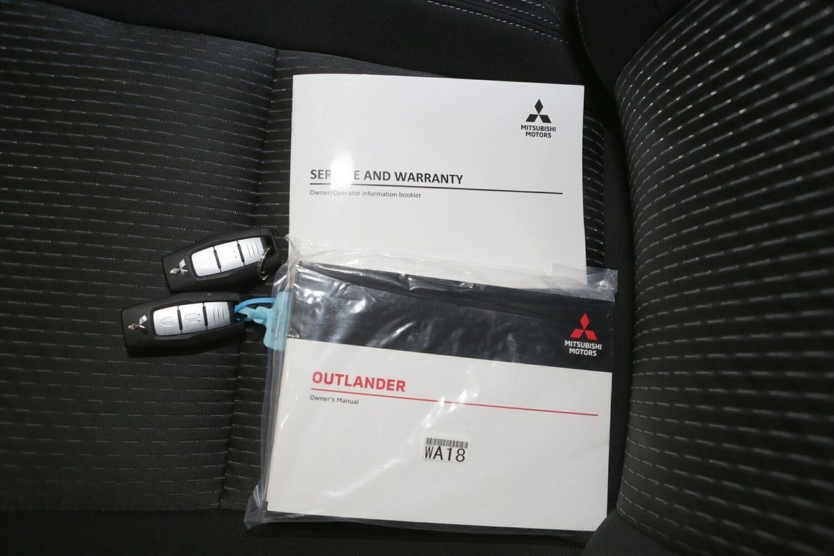 2024 Mitsubishi Outlander LS ZM
