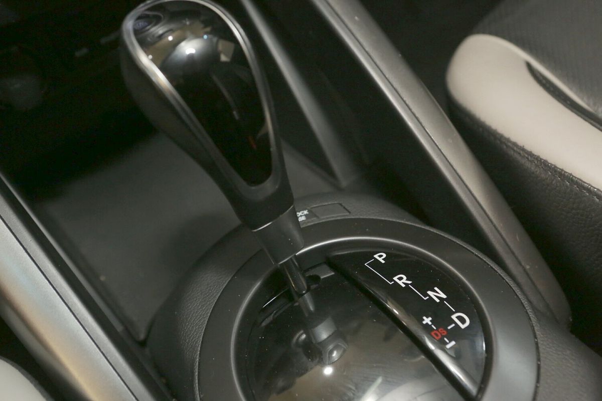 2015 Hyundai Veloster SR Turbo FS4 Series II