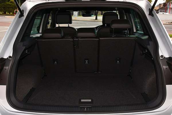 2023 Volkswagen Tiguan 162TSI R-Line 5N