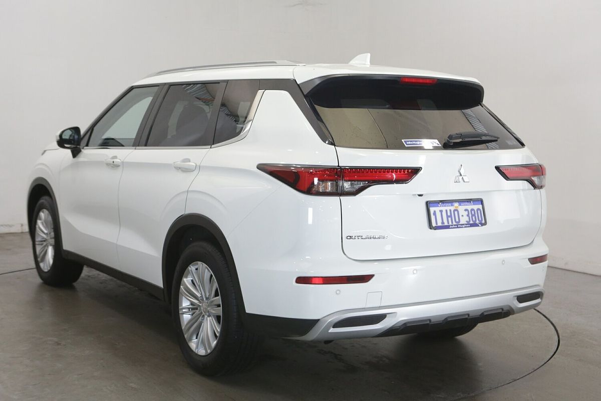 2024 Mitsubishi Outlander LS ZM