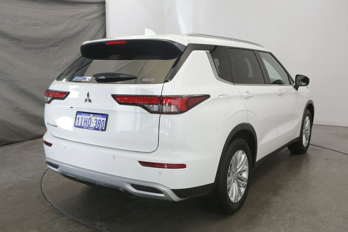 2024 Mitsubishi Outlander LS ZM