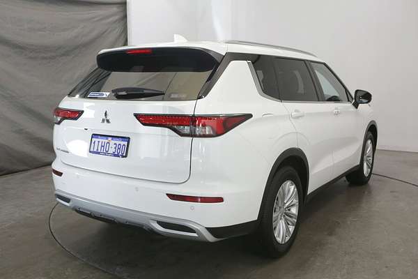 2024 Mitsubishi Outlander LS ZM