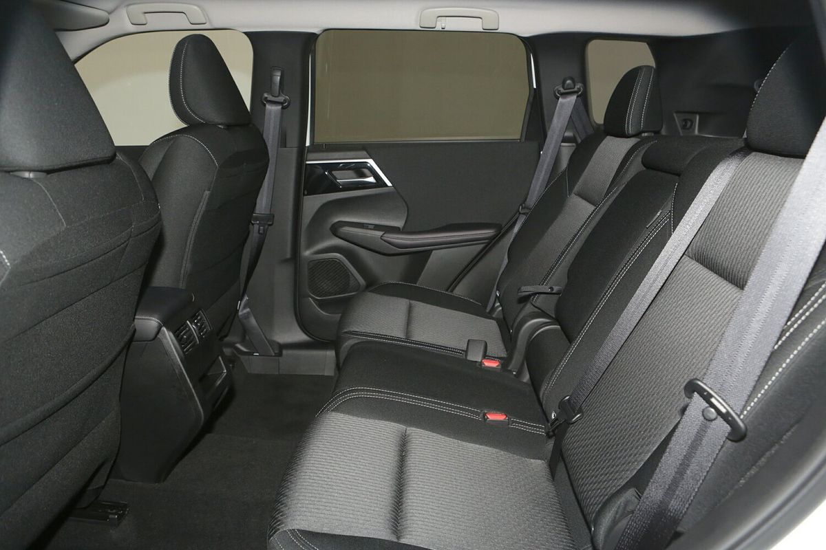 2024 Mitsubishi Outlander LS ZM