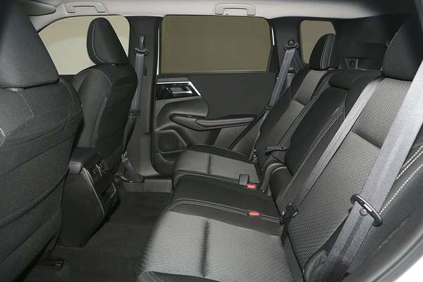 2024 Mitsubishi Outlander LS ZM