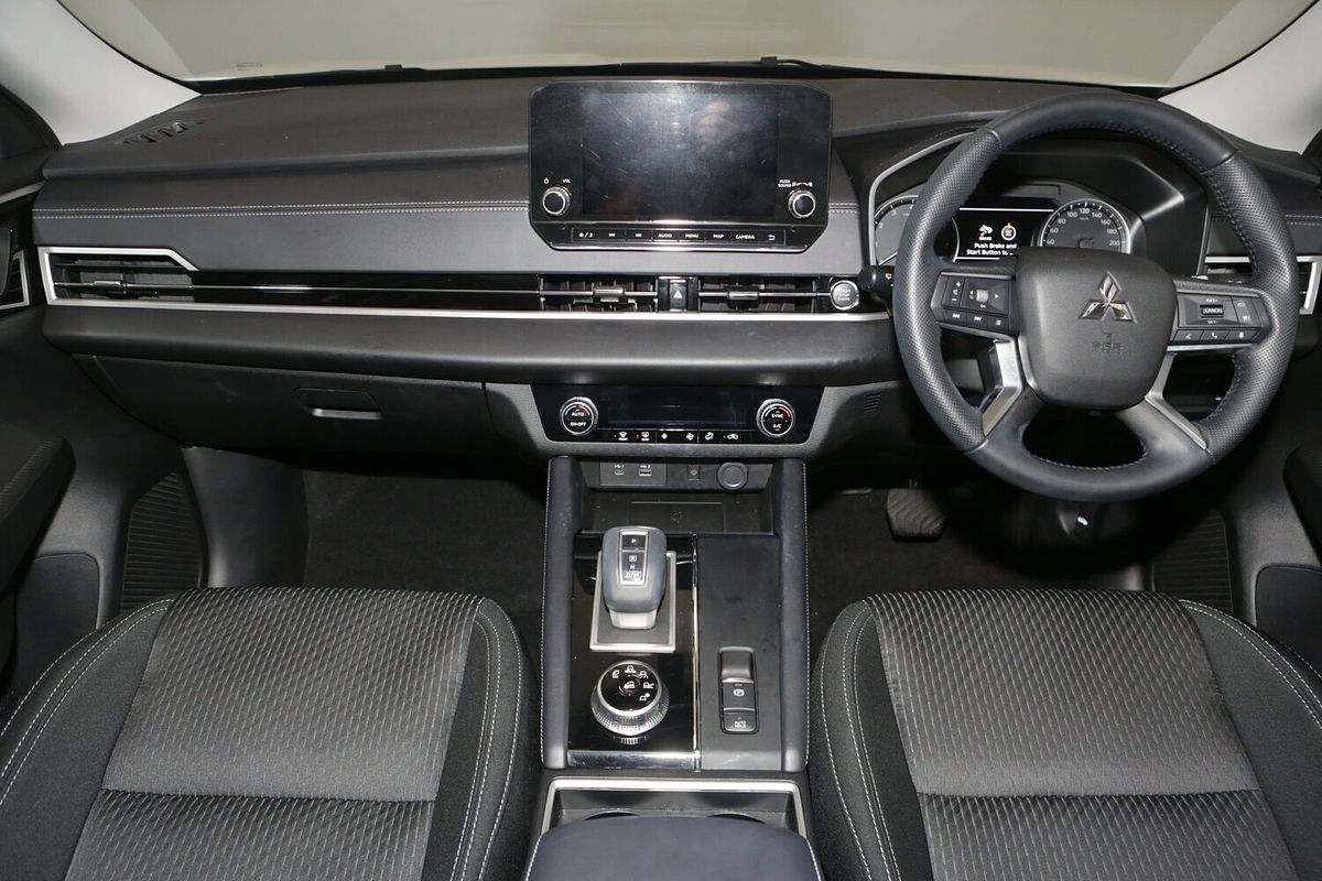 2024 Mitsubishi Outlander LS ZM