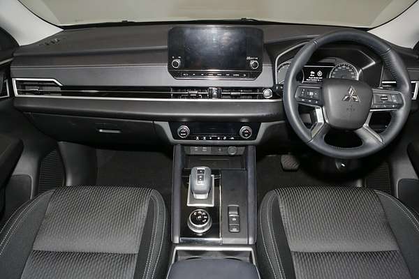 2024 Mitsubishi Outlander LS ZM